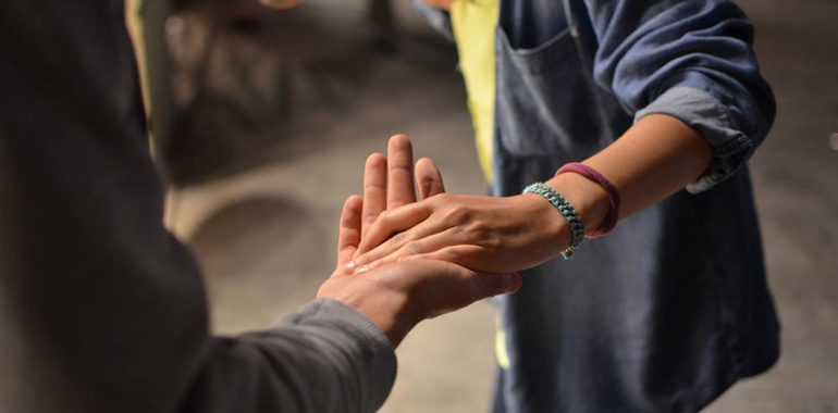 Comment vos relations sociales influencent-elles votre santé mentale? [appel à témoignage]